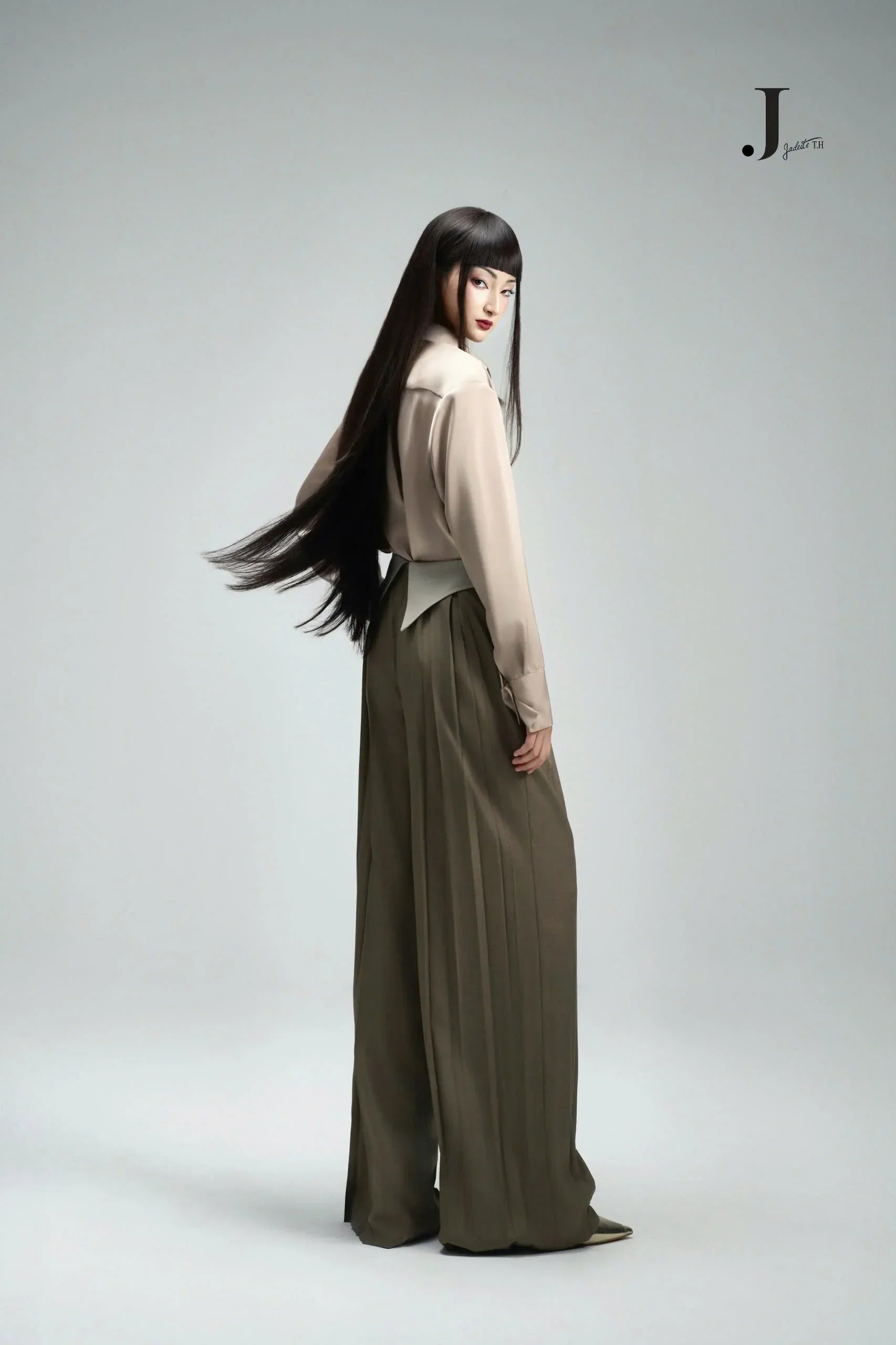 Planny Ver2. Nude Shirt & Front & Back Ash Grey Pants